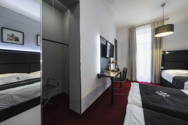 Room 25 of 97