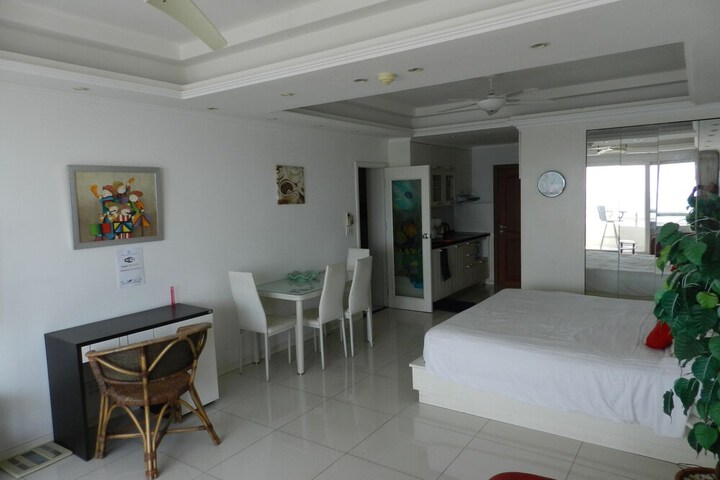 Room 28 of 259