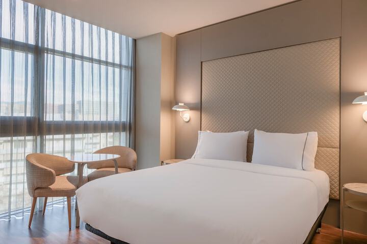 Room 2 of 49
