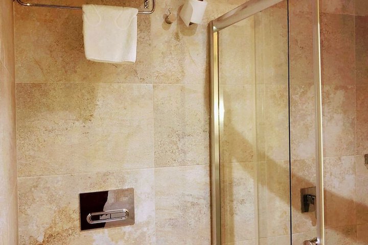Room 40 of 48