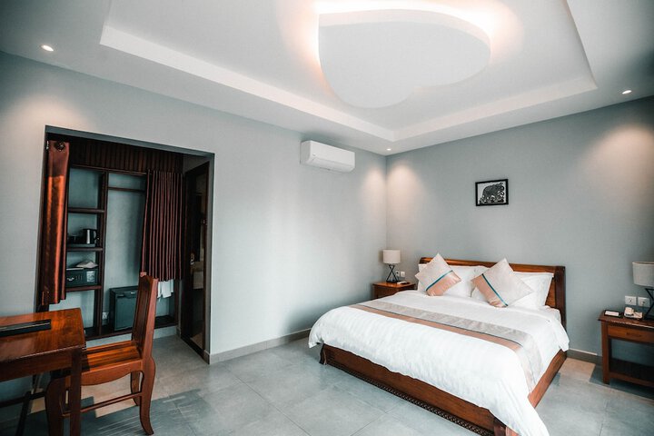 Room 3 of 63
