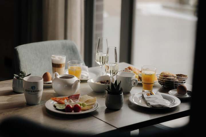 Breakfast/Coffee Service 75 of 90
