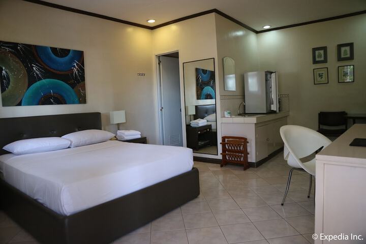 Room 2 of 43