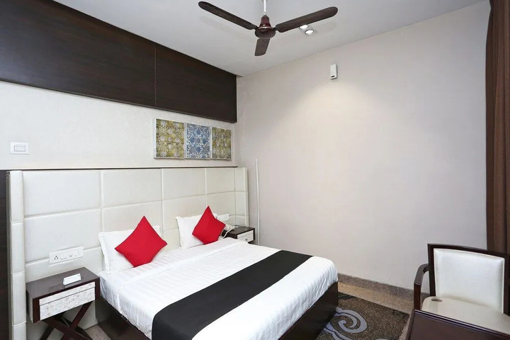 Room 6 of 20