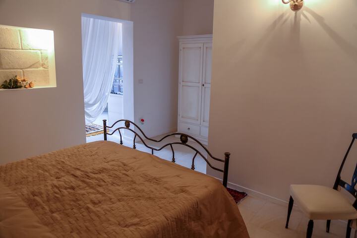 Room 12 of 35