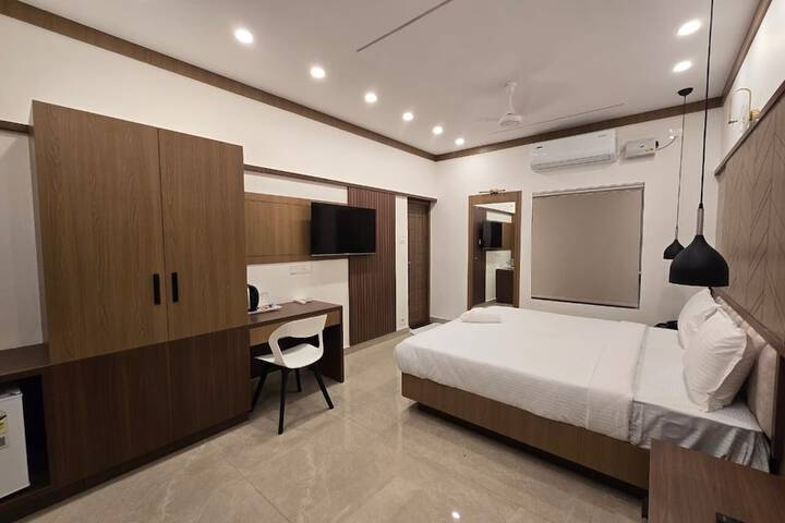 Room 13 of 18