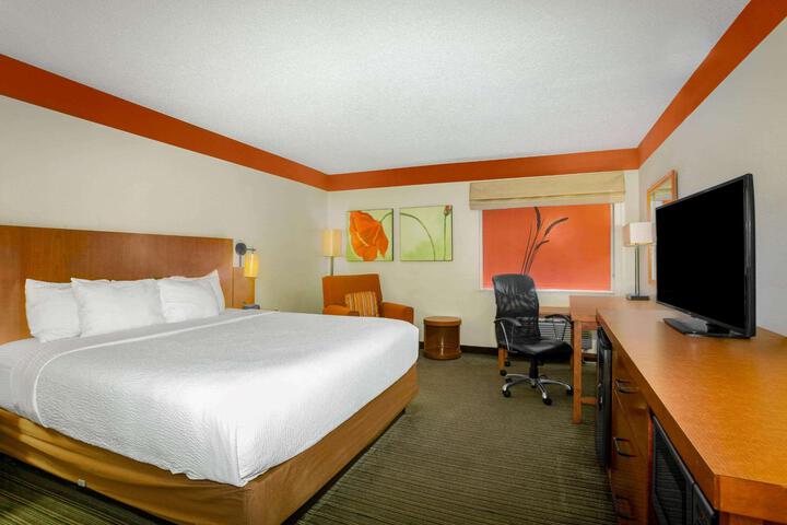 1 King Bed (1 of 7)