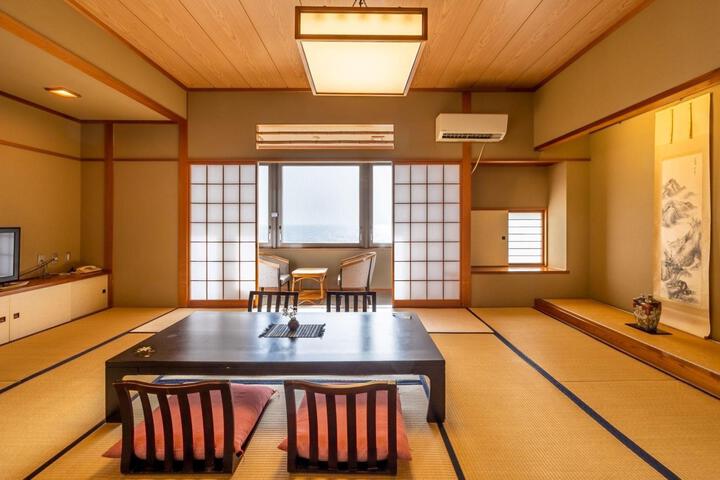 Room 3 of 15