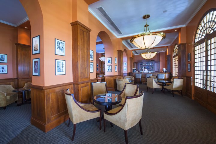 Lounge 136 of 163