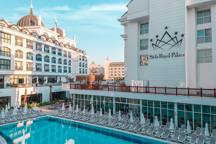Hotel Pool