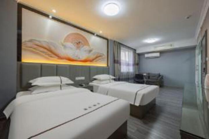 Room 6 of 6