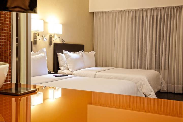 Room 3 of 68