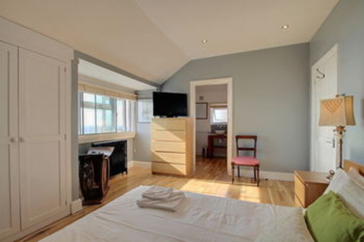 Room 17 of 25
