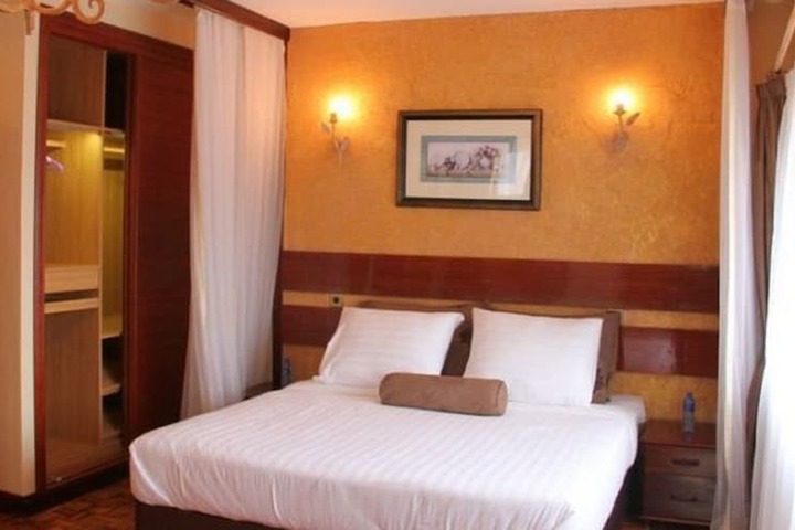 Room 11 of 32