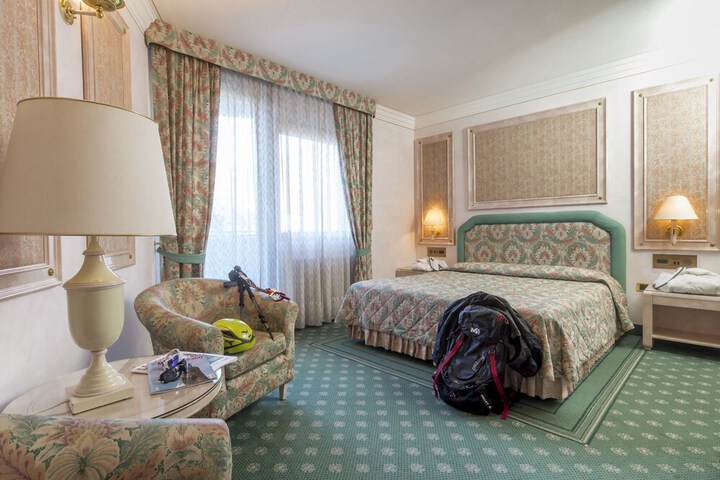 Room 16 of 79