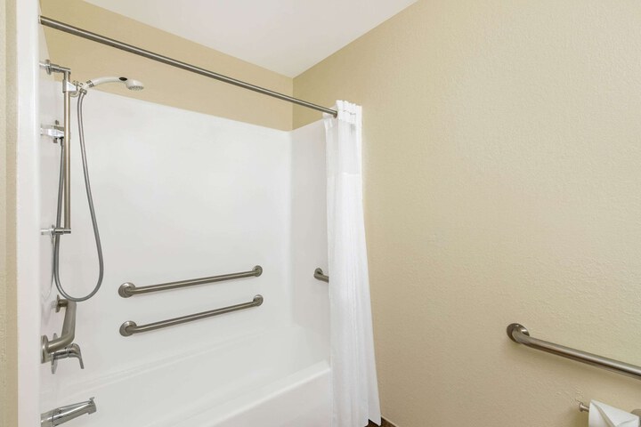 2 Queen Beds (1 of 6)