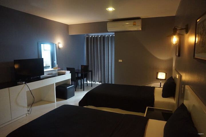 Room 6 of 18