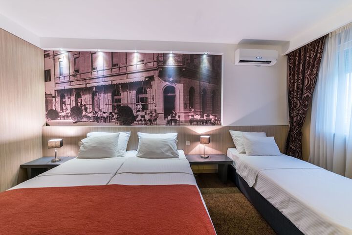 Room 53 of 103