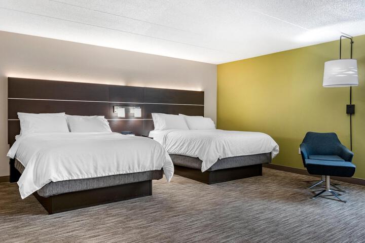 2 Queen Beds (1 of 6)