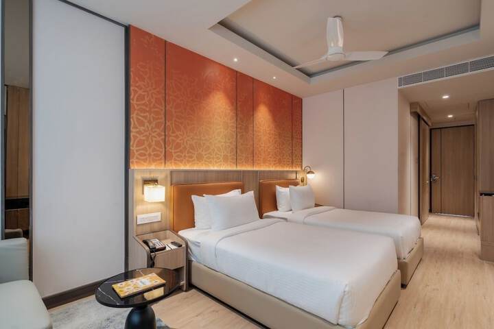 Room 11 of 27