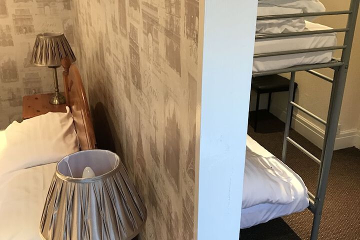 Room 32 of 82