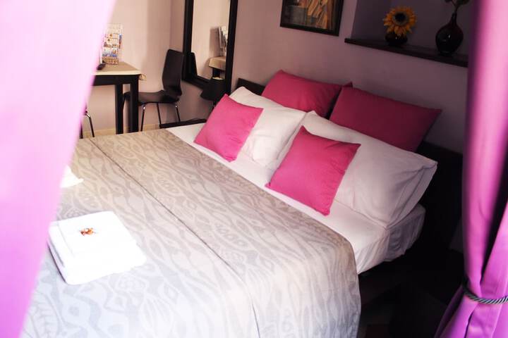 Room 3 of 28
