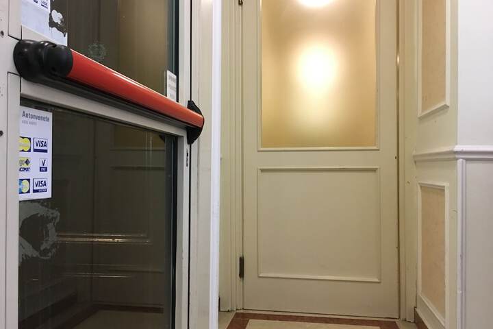 Ballroom/Hall 44 of 45