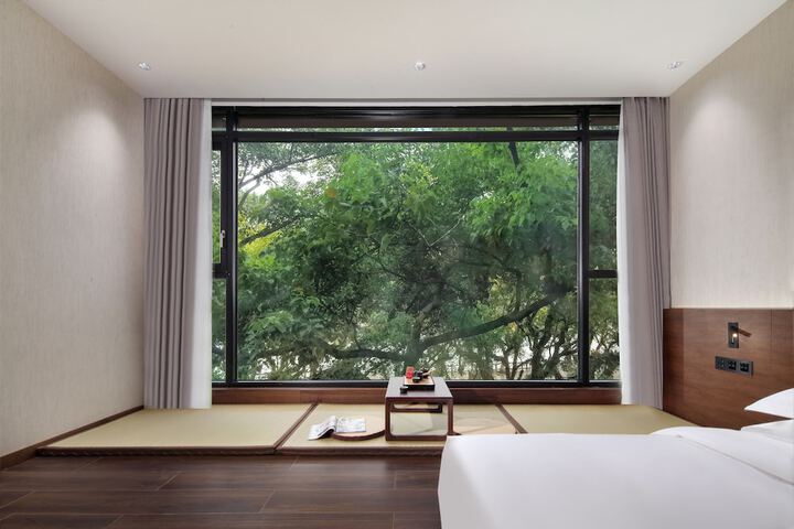 Room 38 of 102
