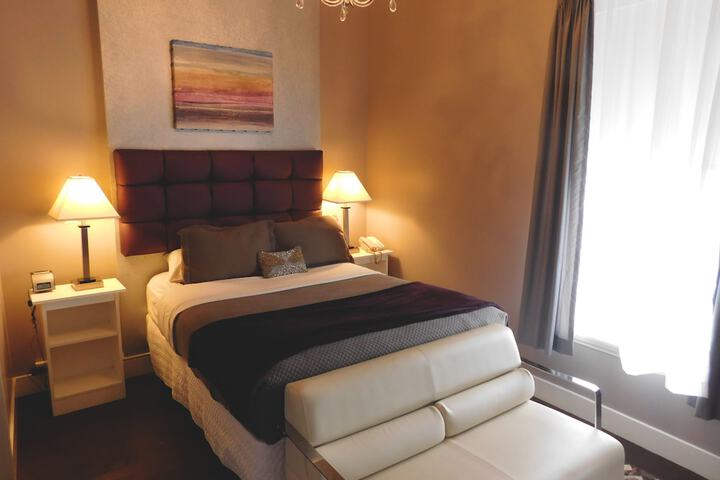 1 King Bed (10 of 11)