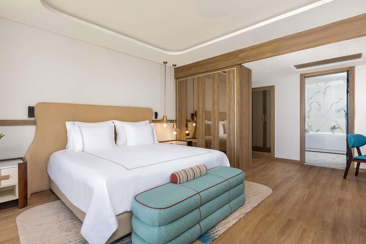 Room 6 of 180