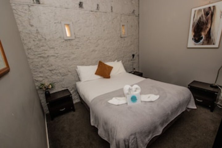 Room 46 of 243