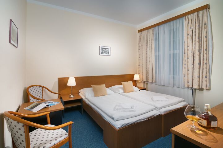 Room 6 of 43
