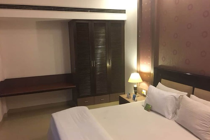 Room 5 of 40