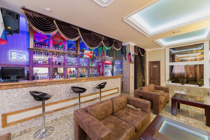Lounge 21 of 28
