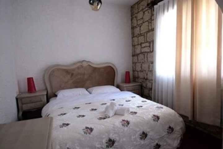 Room 51 of 82