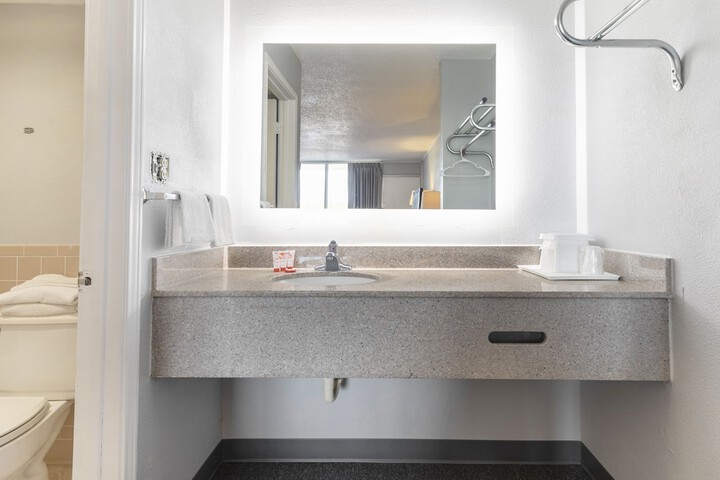 Bathroom sink