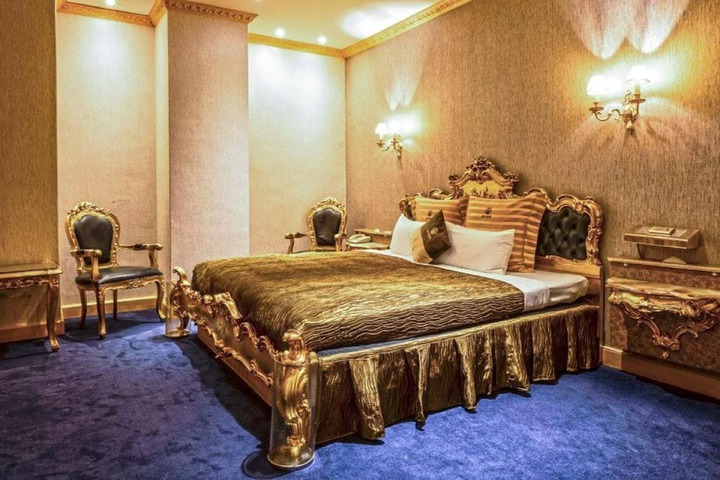 Room 7 of 17