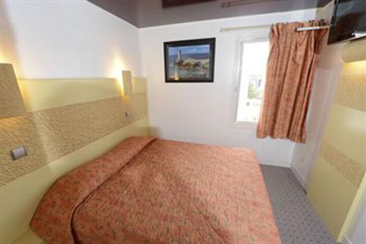 Room 13 of 40