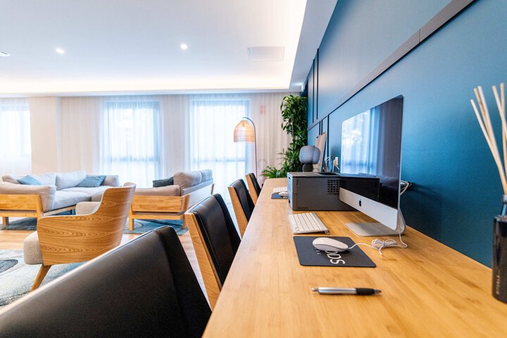 Business Center 40 of 43