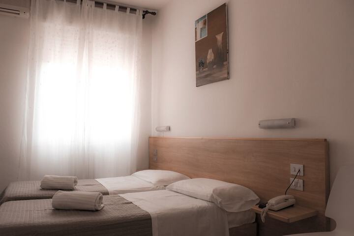 Room 8 of 37