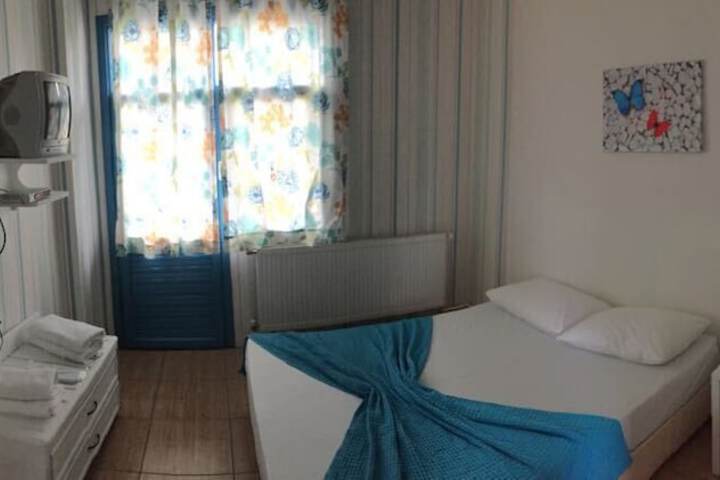 Room 2 of 2