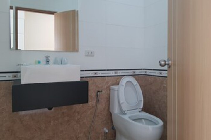 Room 4 of 27