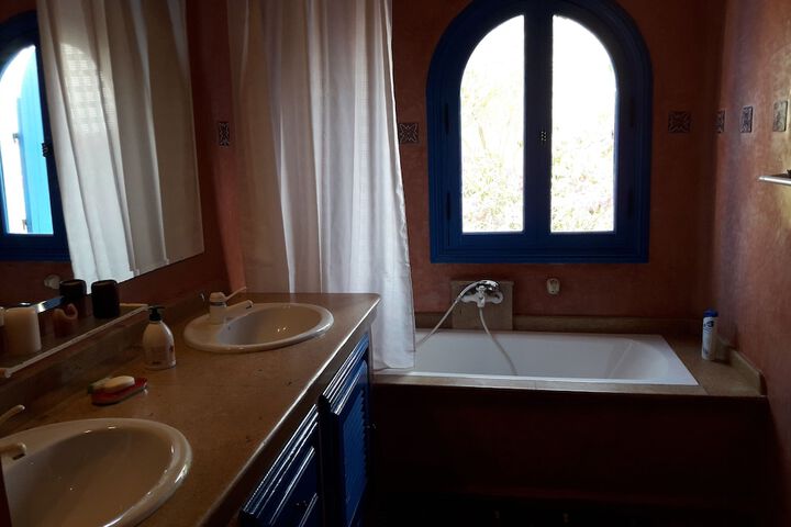 Room 9 of 28