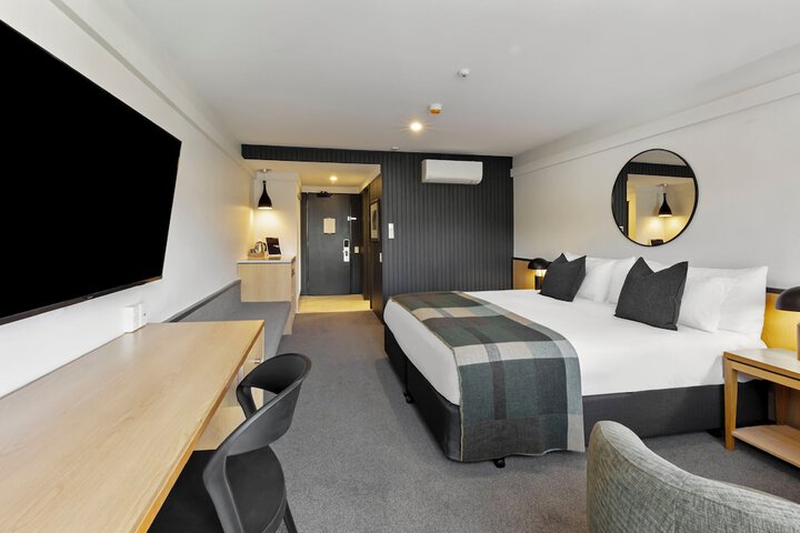 Room 29 of 61