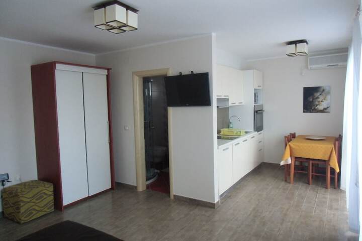 Room 6 of 54