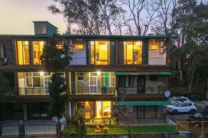 ALAYA STAYS Lakefront Suite Naukuchiatal