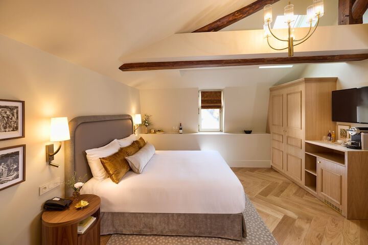 Room 32 of 192