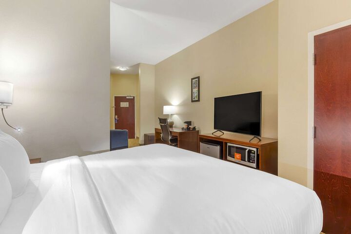 Suite Multiple Beds (1 of 15)