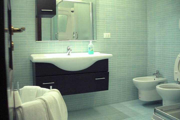 Room 13 of 27