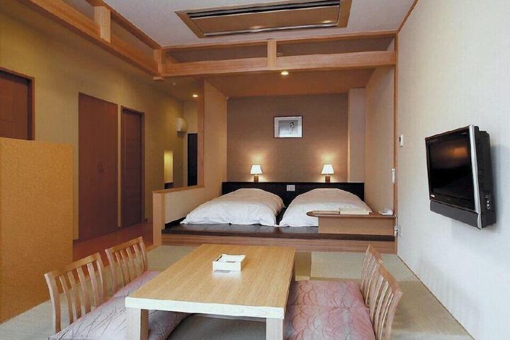 Room 6 of 19